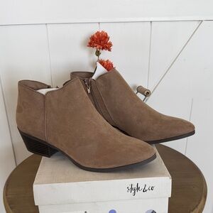 NWT Style & Co. Wiley Women's Brown Ankle Booties, Taupe, Size 9.5